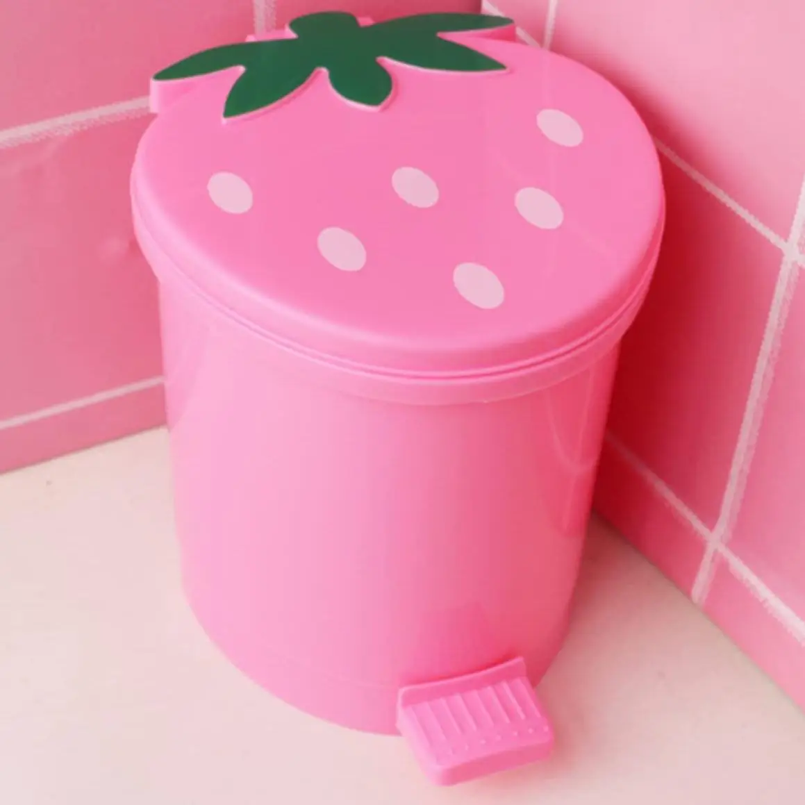 Cute Strawberry Design Trash Can, 1 Count Mini Desktop Waste Basket, Household Kawaii Garbage Bin, Home Accessories, Kitchen Accessories, Home Care Su