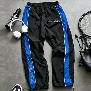 Men’s new long pants featuring a fashionable printed design; men’s casual athletic pants with an elastic waistband and adjustable drawstring; soft fabric that can be machine washed.