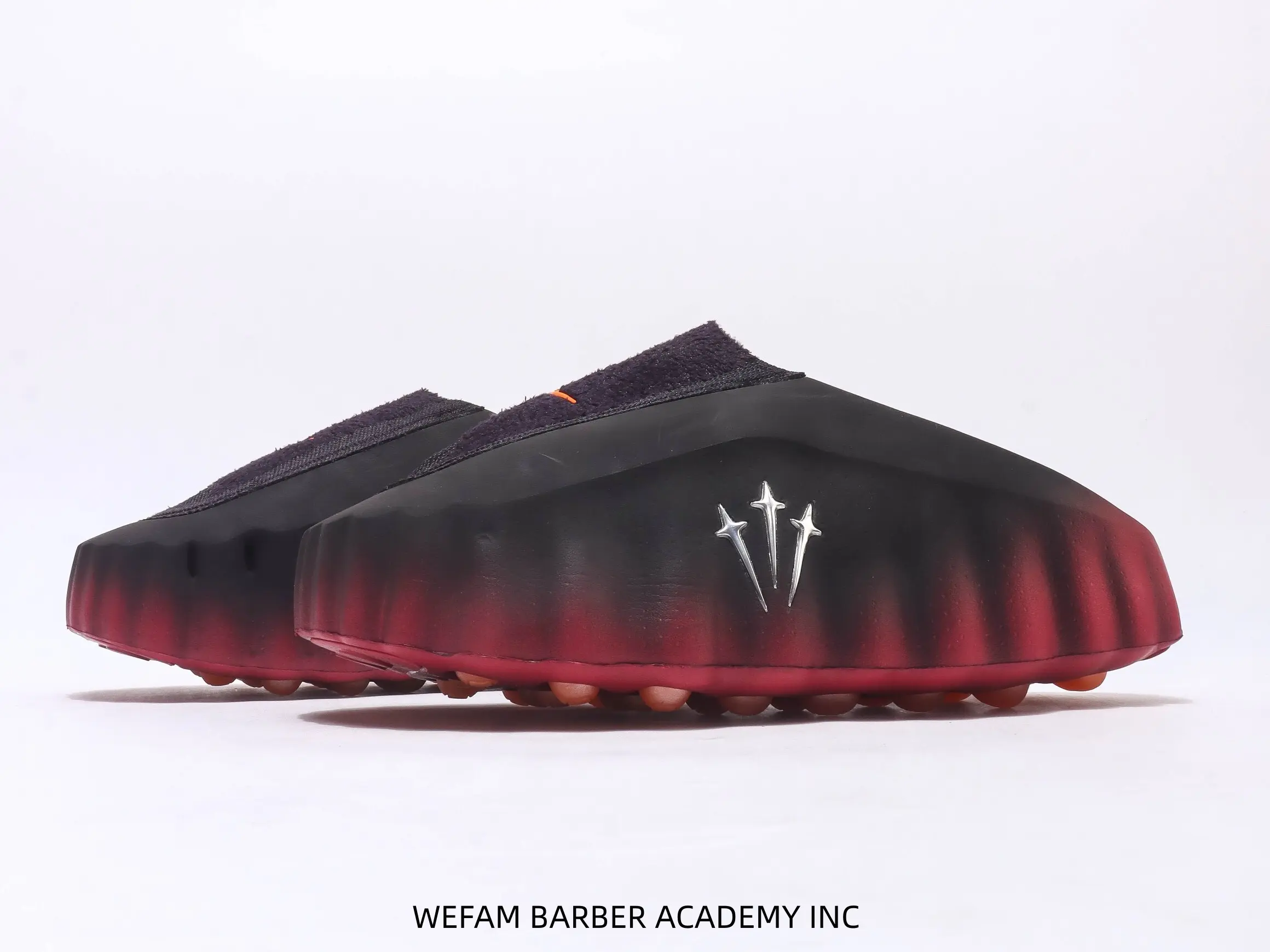 Men Black‑Red Gradient EVA Mule Slides, Wavy Thick Sole Slip‑On Street Casual Slippers，Street‑Style Slip‑On Slippers For Men, Black‑Red Gradient EVA Mule Slides With Chunky Wavy Non‑Slip Sole