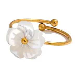 STATEMENT GOLD White Cherry Blossom Ring