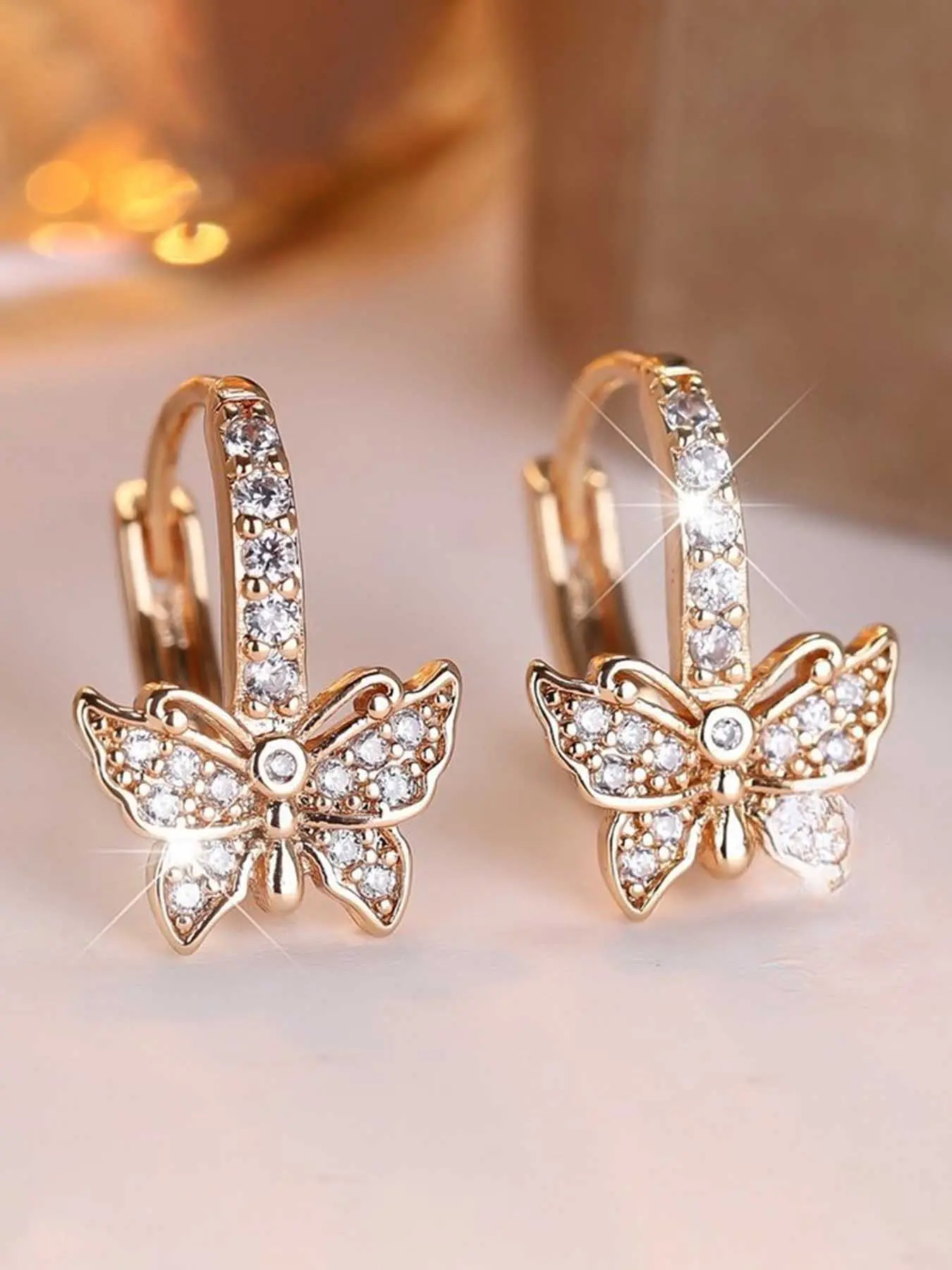 Elegant Butterfly Earrings for Women, Cubic Zirconia Micro-Pavé Design, Copper Inlaid Zircon, Cz Bling Simple Yet Stylish Jewelry for Daily Wear & Parties, Chic Gorgeous Jewelry, Cubic Zirconia Designs