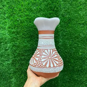Vase Relieve Trébol color Terracota Blanco Flor Sets 9.5In.