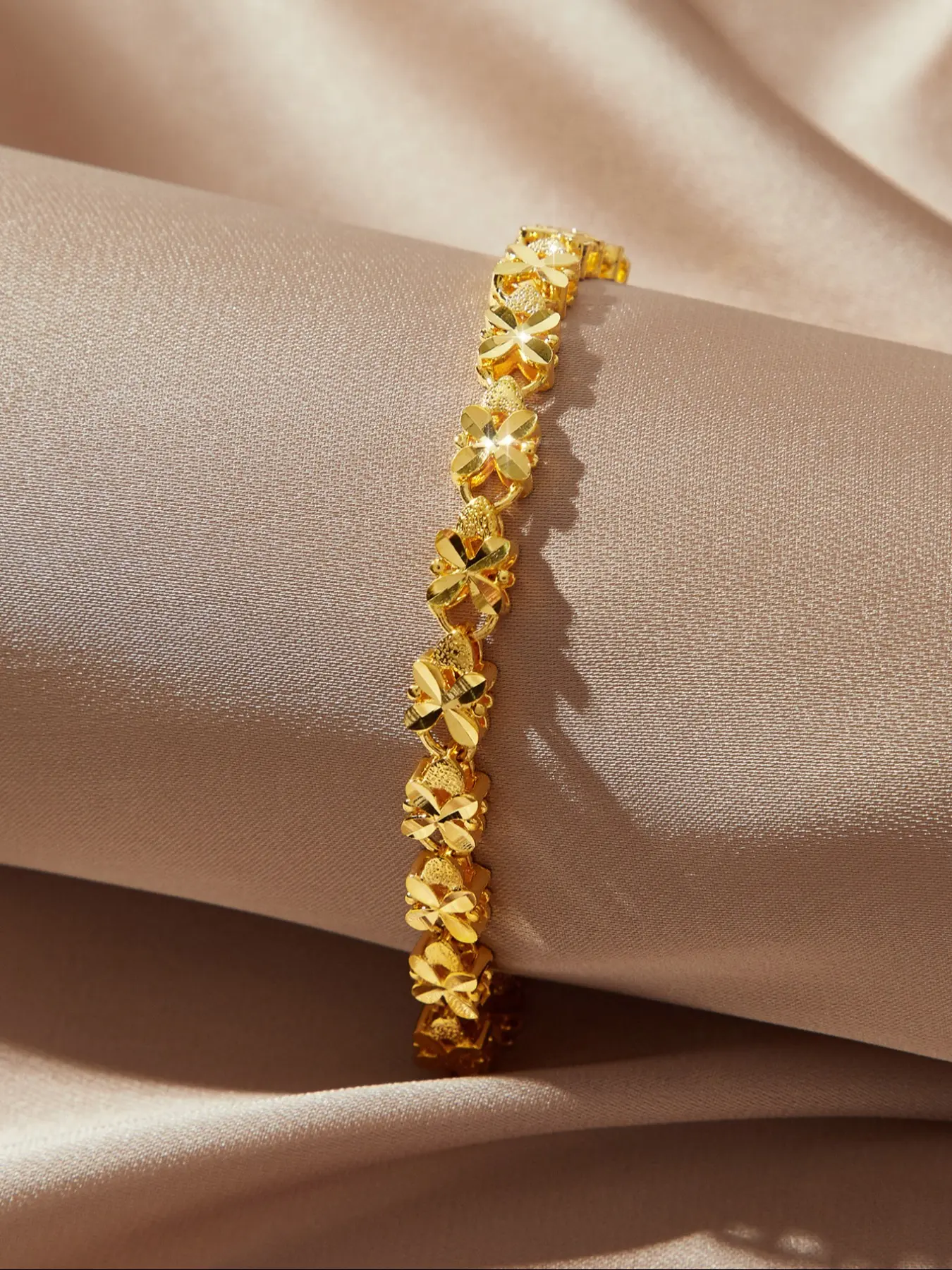 4-Leaf Grass Peach Heart Bracelet Jewelry, Pretty Bracelet, This multifunctional women's bracelet is suitable for giving luxurious gifts to girlfriends, daily wear, as well as Valentine's Day gifts Flower Design Bracelet