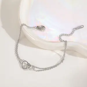 Elegant Heart Design Bracelet - Silver Tone Chain with Heart Charm - Perfect for Everyday Wear - Stylish Accessory for Women