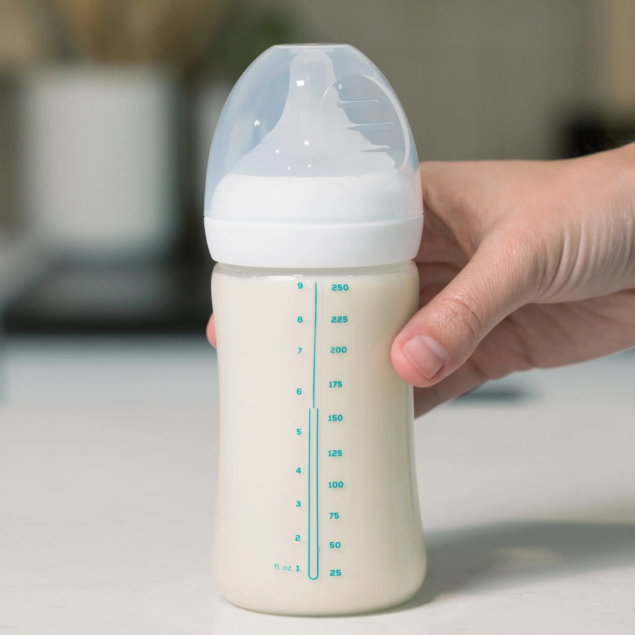 Lil Sippers Color Changing Baby Bottle 3-Pack 8 oz with Level 2 Anti-Colic Nipples BPA-Free Thermochromic Technology for Newborn Feeding