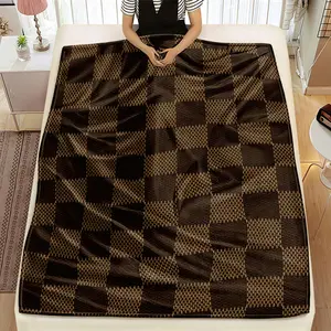 Vintage Chessboard Pattern Flannel Blanket, Warm Blanket, Soft Skin-Friendly Winter Throw, Ideal for Home Office Travel Use