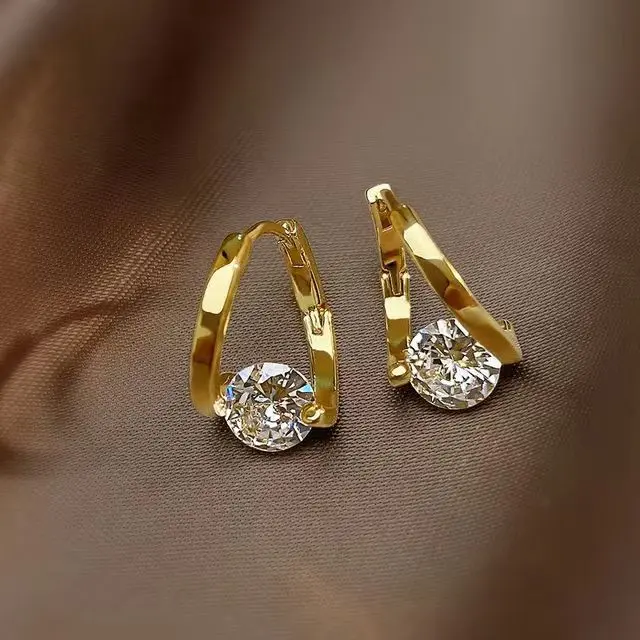 Korean Instagram Style Irregular Temperament High-End Sensation Explosive Fashion Light Luxury Earrings Women's Accessories