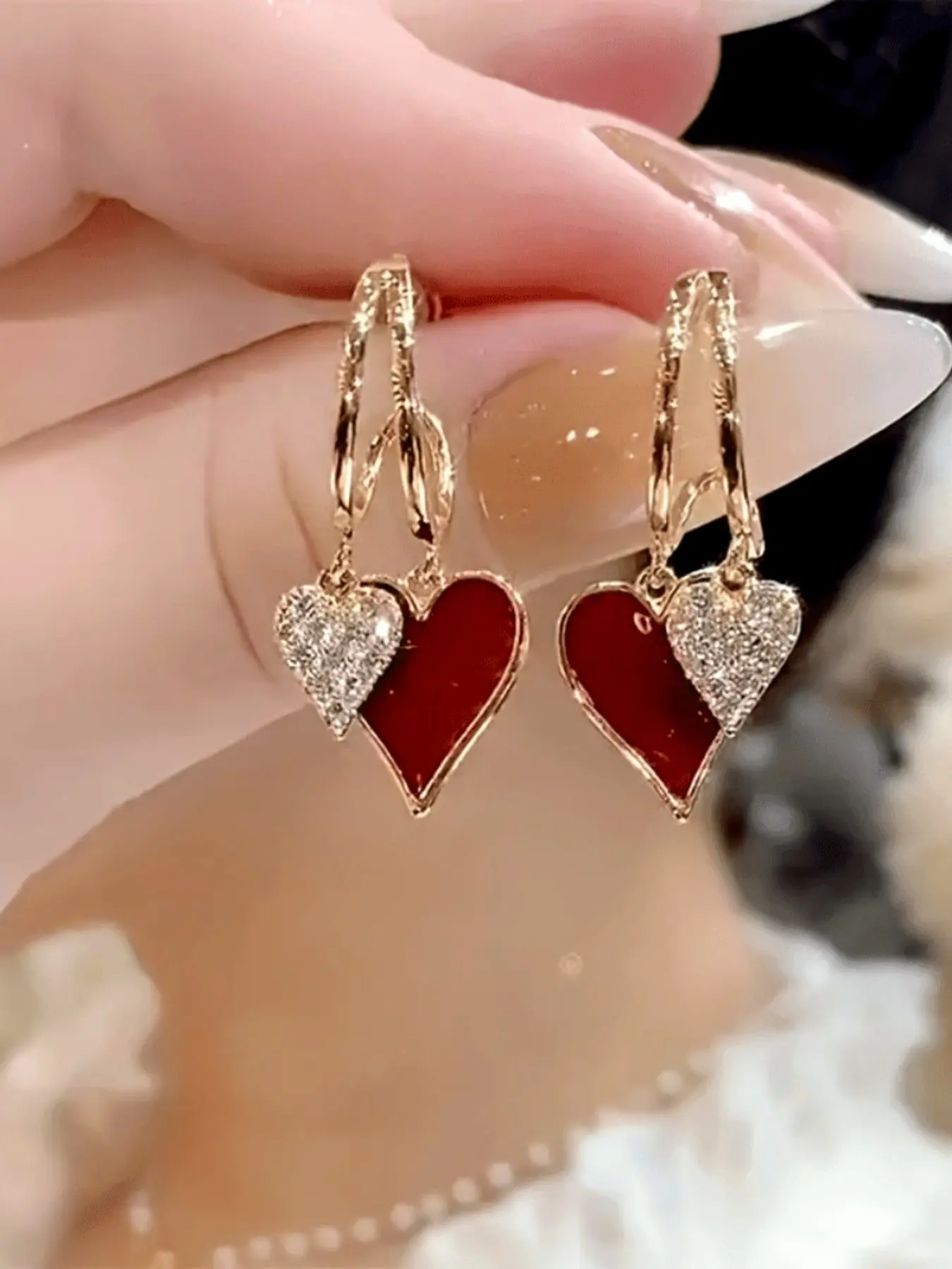 Simple temperament heart earrings temperament four season earrings light luxury design earrings Stud Earrings, suitable for daily wear, vacation dates and other occasions, and also a surprising exquisite small gift Studs Earrings