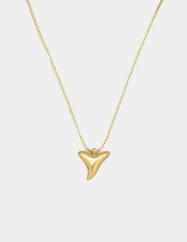 SALTY CALI Shark Tooth Necklace