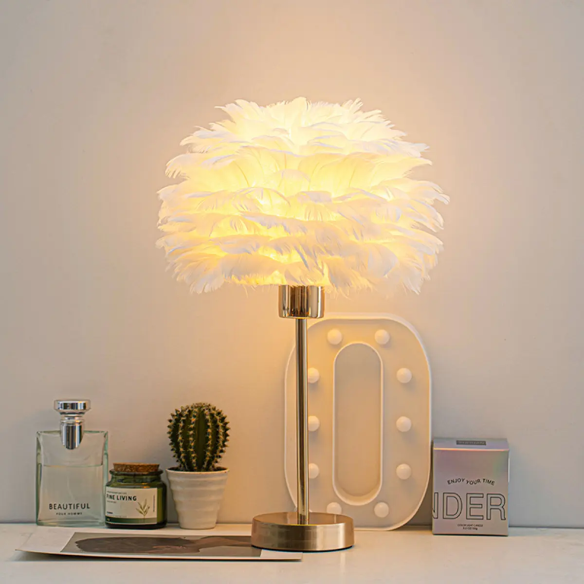 Style C White Feather Lamp