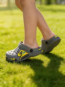 Cartoon Hole Shoes, Patterned Sandals for Toddlers, New Beach Shoes, Baby Casual Footwear, Comfortable and Easy to Wear, Toddler Clogs