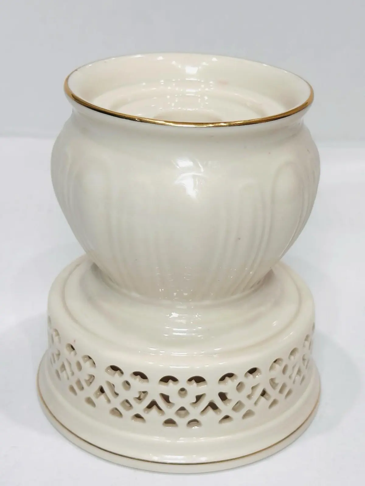 Lenox illuminations collection 4 3/4” base pillar candleholder with gold trim
