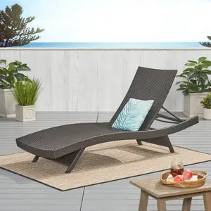 Salem PE Wicker Chaise Lounge – Modern, Lightweight Outdoor Lounger