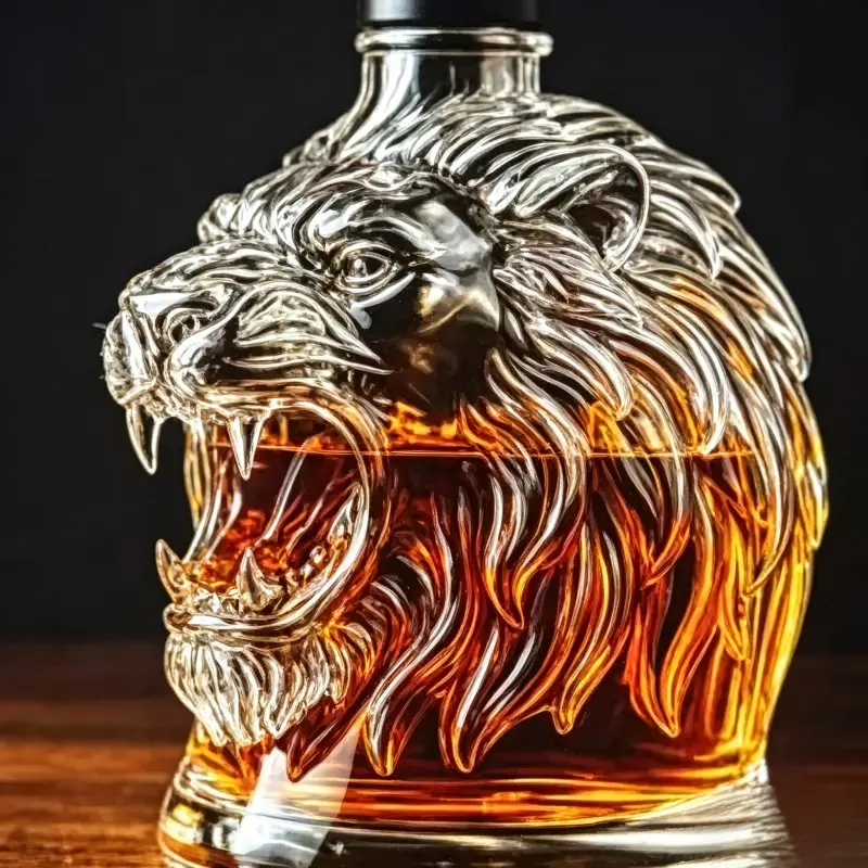 Creative Transparent Glass Lion Head Liquor Bottle - Irregular Shape Sealed Glassware Drinkware, Empty Bottle for Red Wine Whiskey Vodka, Unique Home Bar Decor Gift for Father's Day