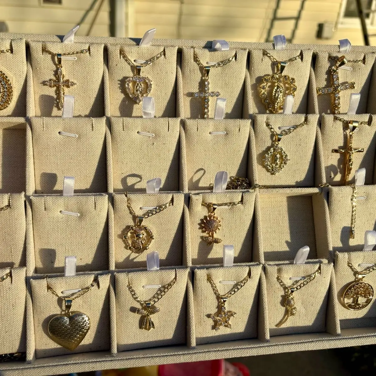 PICK IN LIVE JEWELRY - not surprise items.