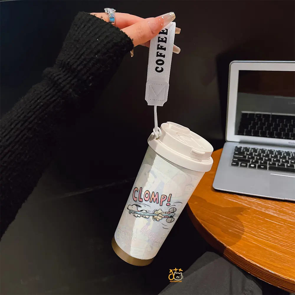 Coffee mug 530 ml / 17.92 oz insulated mug, Insulated Travel Tumbler, Snoopy & Charlie Brown Clomp Comic Strip Pattern Print, Double-walled, leak-proof, travel mug with handle, perfect for coffee lovers, Drinkware