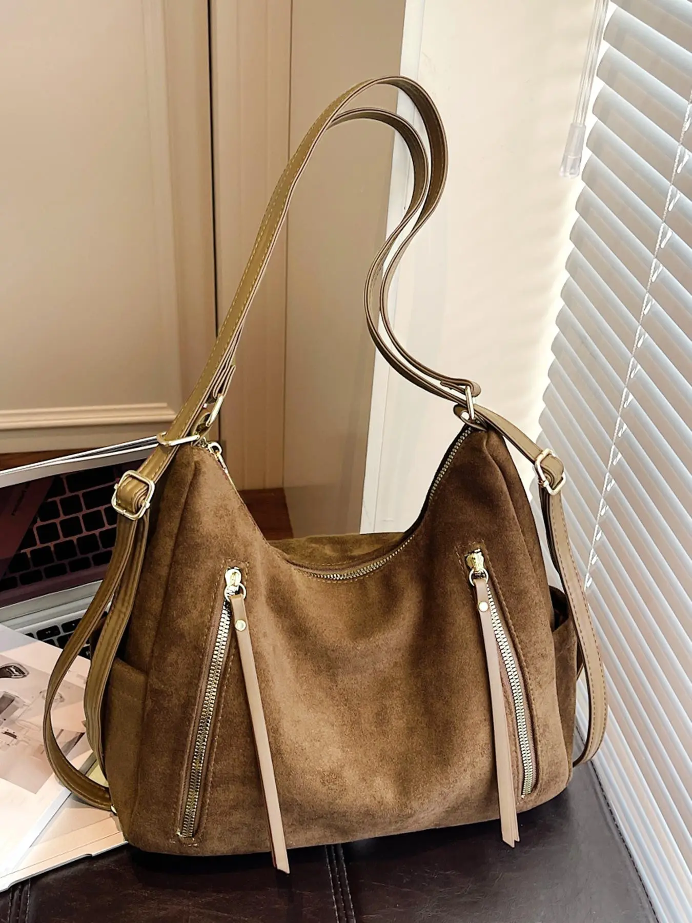 Retro commuter tote bag, niche versatile shoulder bag, textured backpack, simple solid color frosted shoulder commuter bag, dual-use backpack, Crossbody messenger bag, suitable for daily matching and other scenarios