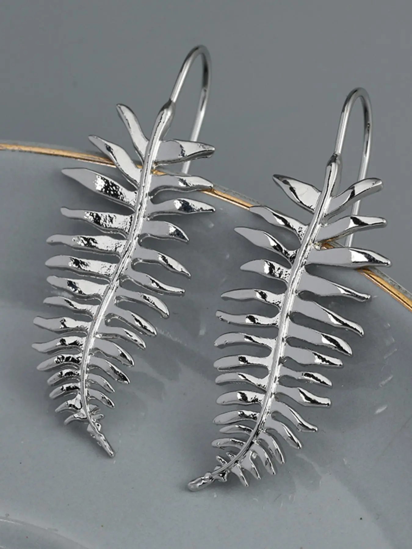 Vintage Metal Artisan Fishbone Earrings for Women, Hook Style Drop Dangling Earrings, Rustic Chic Jewelry for Modern Fashion, Trendy Jewelry, Shining High Quality Earrings