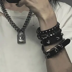 Harajuku Gothic Lolita Y2K subculture Rebellious Latin American punk style Black leather rivet bracelet Street Dance Accessories