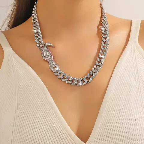 Rhinestone Decorated SAINT DEATH Design Pendant Necklace, Decorative Accessory Necklace, Fashion Jewelry for Party, Daily Clothing Decor, Trendy All-match & for Birthday Gift