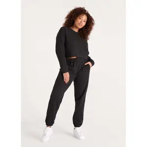 The Cropped Sweatshirt in Onxy Black for Women Casual Comfort Casual Comfort