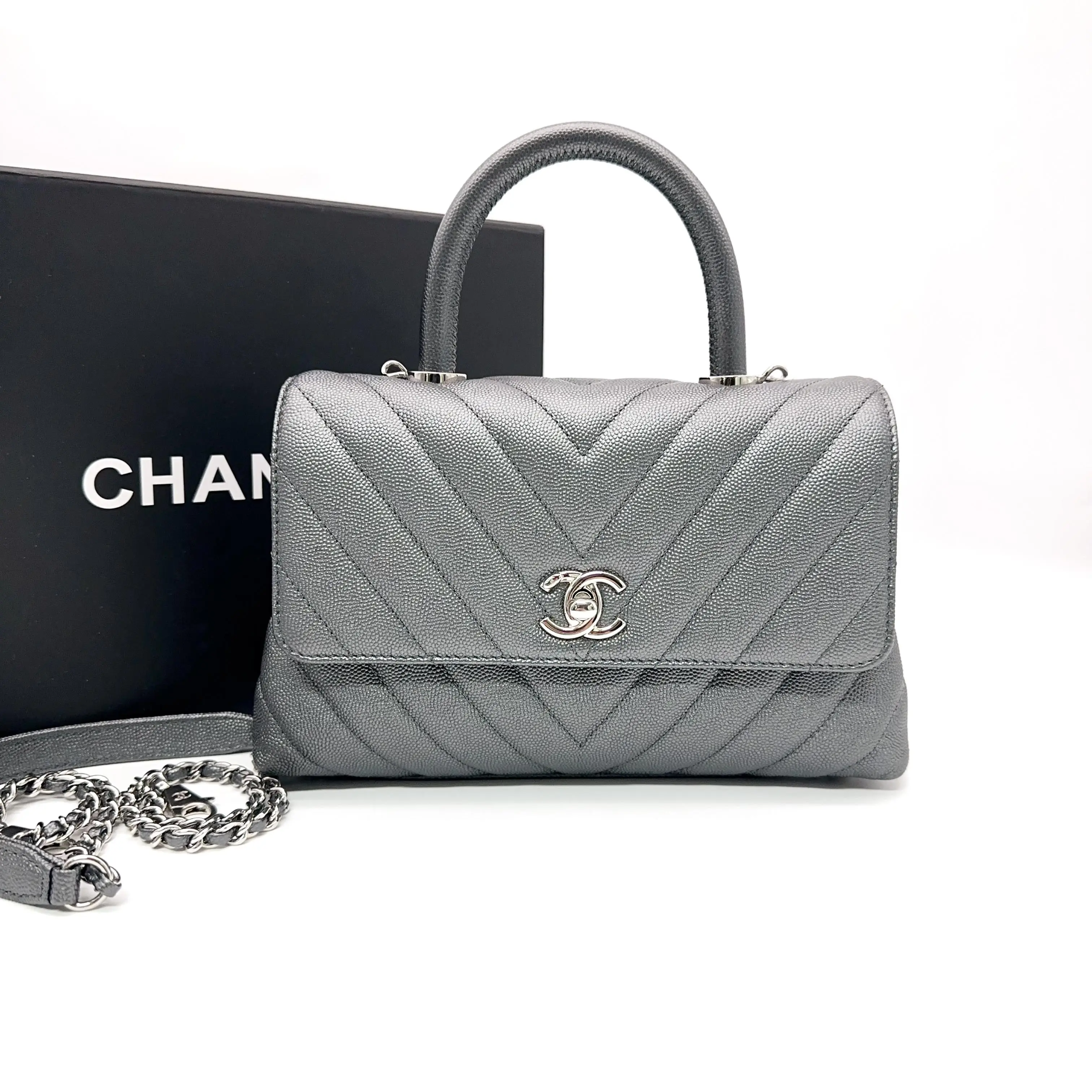 Pre-owned CHANEL Shoulder Bags 8351