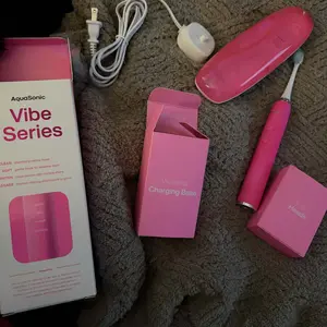 AquaSonic Vibe Series Sonic Whitening Toothbrush 40,000 VPM, 8 Brush Heads, Wireless Charging, Lightweight, Waterproof, Rechargeable Electric