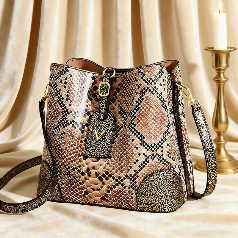 Fashionable women's snake patterned handbag - gradient adjustable shoulder strap, multiple zipper compartments and gold hardware, large capacity crossbody bag, suitable for birthday gifts and daily commuting.