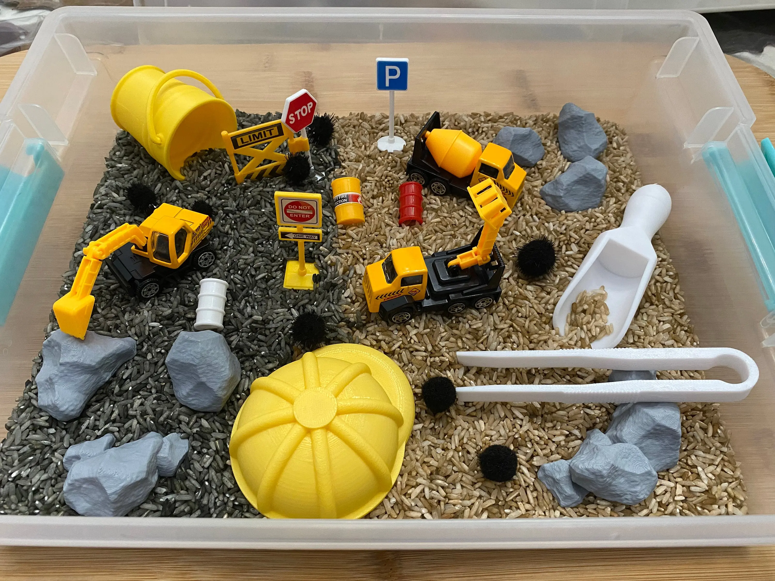 Construction Sensory Bin, Classic Novelty Stress Relief Toy for Kids