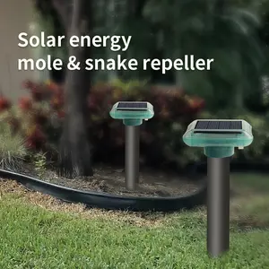 Solar Ultrasonic Pest Repeller, Rodent Repellent, Outdoor Solid State Vibration Eco-Friendly Rodent Control, Ideal for Gardens, Farms, Yards