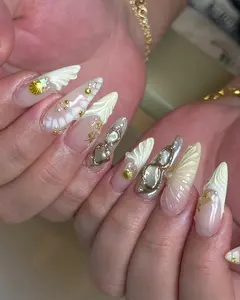 Handmade Handcrafted seashell Press On Nails, Gold Charms Nail Art