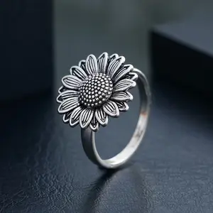 GGIRL Creative Stainless Steel Retro Sunflower Women's Ring, Simple Floral Jewelry, Versatile and Exquisite Jewelry, Birthday Gift, Ideal Girlfriend Gift