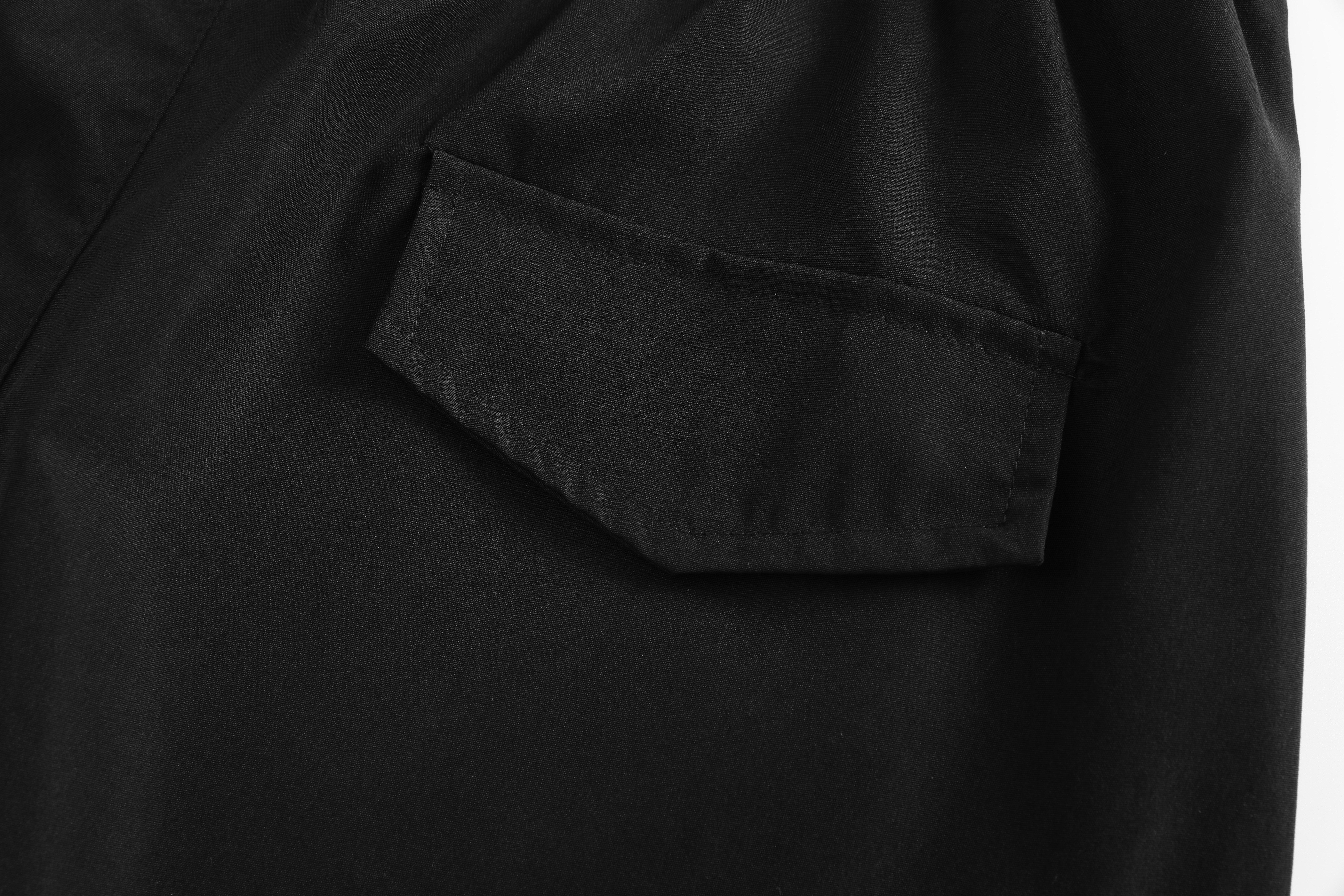 Men&rsquo;s shorts three-piece set (brown/black/green), lightweight fabric, runs small&mdash;recommended to choose one size up, slanted pockets, versatile casual everyday wear, suitable for beach vacations; men&rsquo;s shorts set