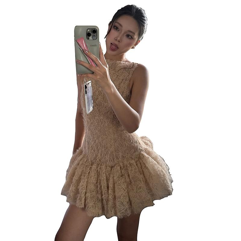 2026 Autumn/Winter New Women's Dress: Elegant and Chic, Waist-Cinching, Figure-Flattering, Backless, Sleeveless Dress