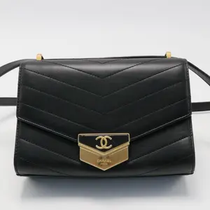 Pre-owned CHANEL Leather Shoulder Bags Medal Envelope Flap Bag Chevron Calfskin Small
