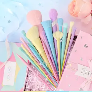 17-Piece Unicorn-Themed Makeup Brush Set, Covering Everything from Foundation to Lip Makeup, Soft and Skin-Friendly without Any Scratchiness—Flawless Look for Beginners.