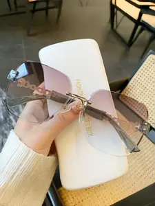 Classic Fashion Sunglasses Chain Temple Large Frame Retro Shades No Frame Beveled Edge High-End Chain Glasses Flat Lens Eyewear