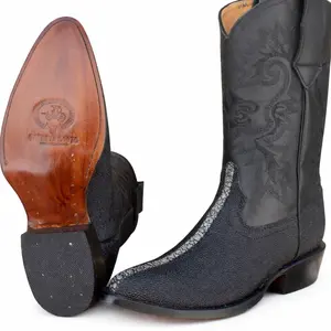 Men's Black Leather Cowboy Boots Pointed Toe Western Style with Embroidered Shaft & Textured Vamp for Rodeo Wear / Botas de Mantarrayyaa en color negro y vino