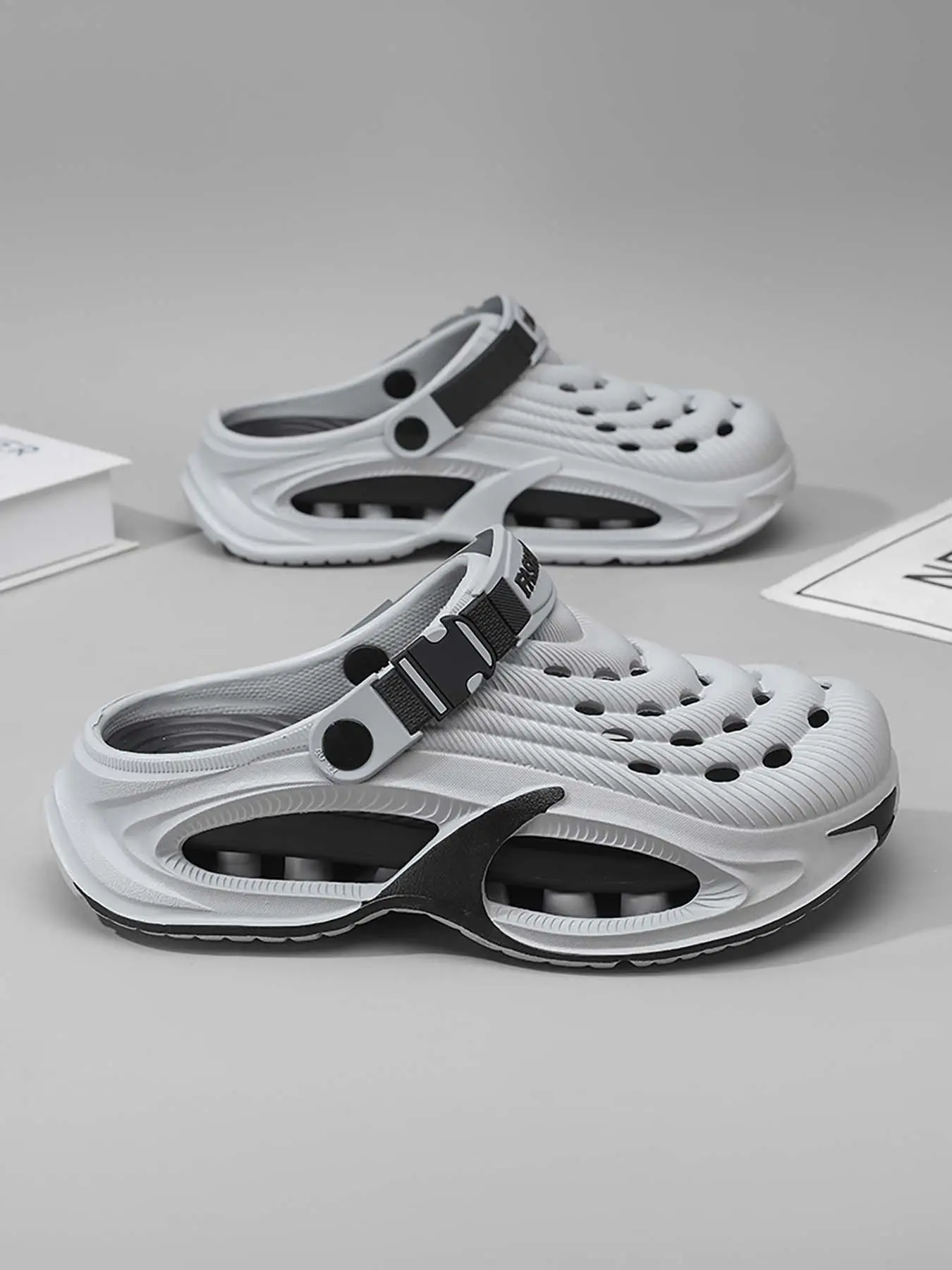 Men's Mecha-Style Thick-Soled Two-Way Clogs, Adjustable Breathable Non-Slip Closed-Toe Slides, Summer Soft-Soled Beach Shoes for Indoor & Outdoor Wear, Walking Shoes, Non Slip Slippers, Footwear