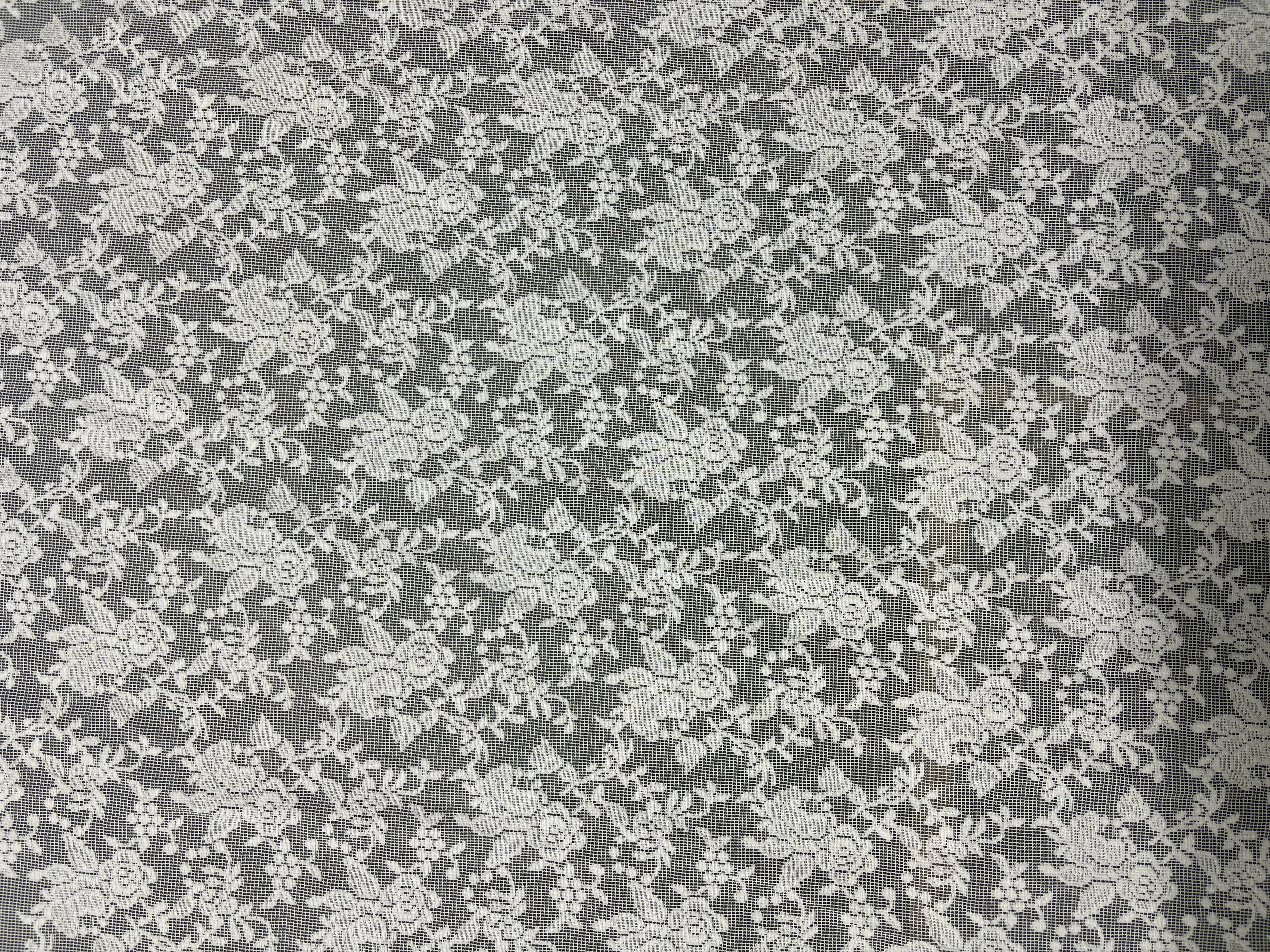 Small Floral Lace – 4’2” × 5’5”