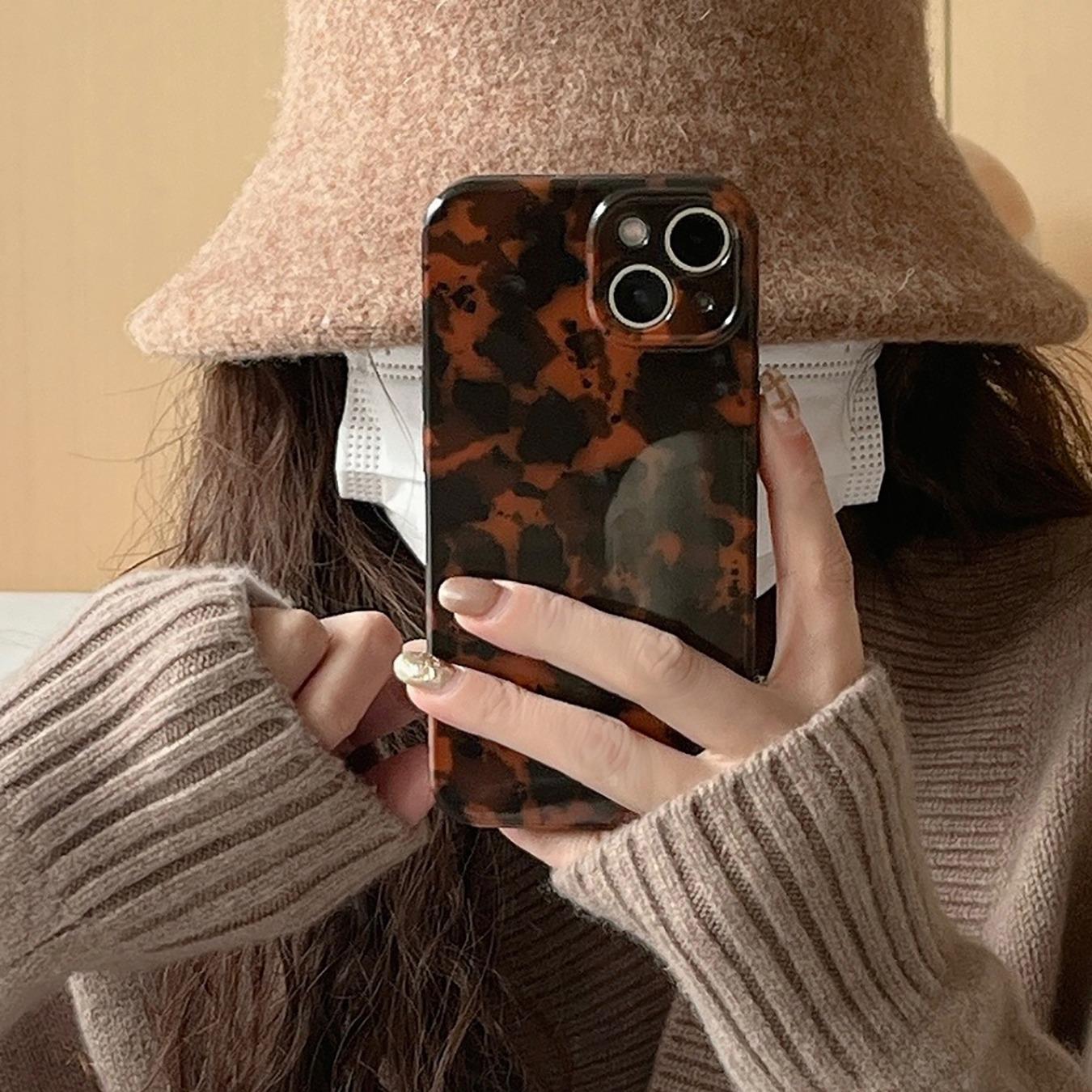 Leopard Print Phone Case Set with Earbuds Case, Stylish Protective Cover, Compatible with iPhone 14–16 Pro Series, Shockproof Slim Design