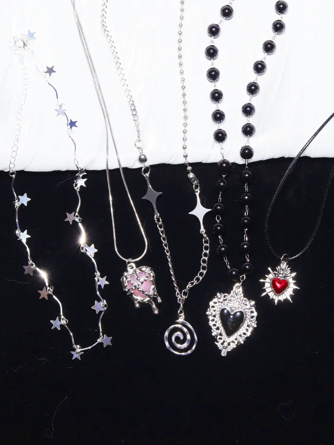 5-Piece Y2K Gothic Necklace Set, Sacred Heart, Star Choker & Spiral Pendant Necklaces, Layered Punk Jewelry in Black, Red & Pink, Halloween Gift for Girlfriend