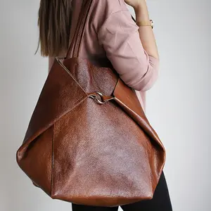 2023 New Large Soft Tote Bag for Women in European And American Style, Featuring a Spacious Design And Shoulder Carry Option.