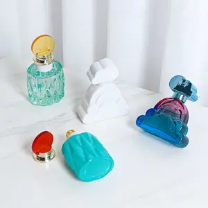 Women’s perfume spray with long-lasting fragrance that stays fresh all day. Features a uniquely cute bottle design—an adorable gift for women suitable for various occasions. Set of 4, 30 ml each.