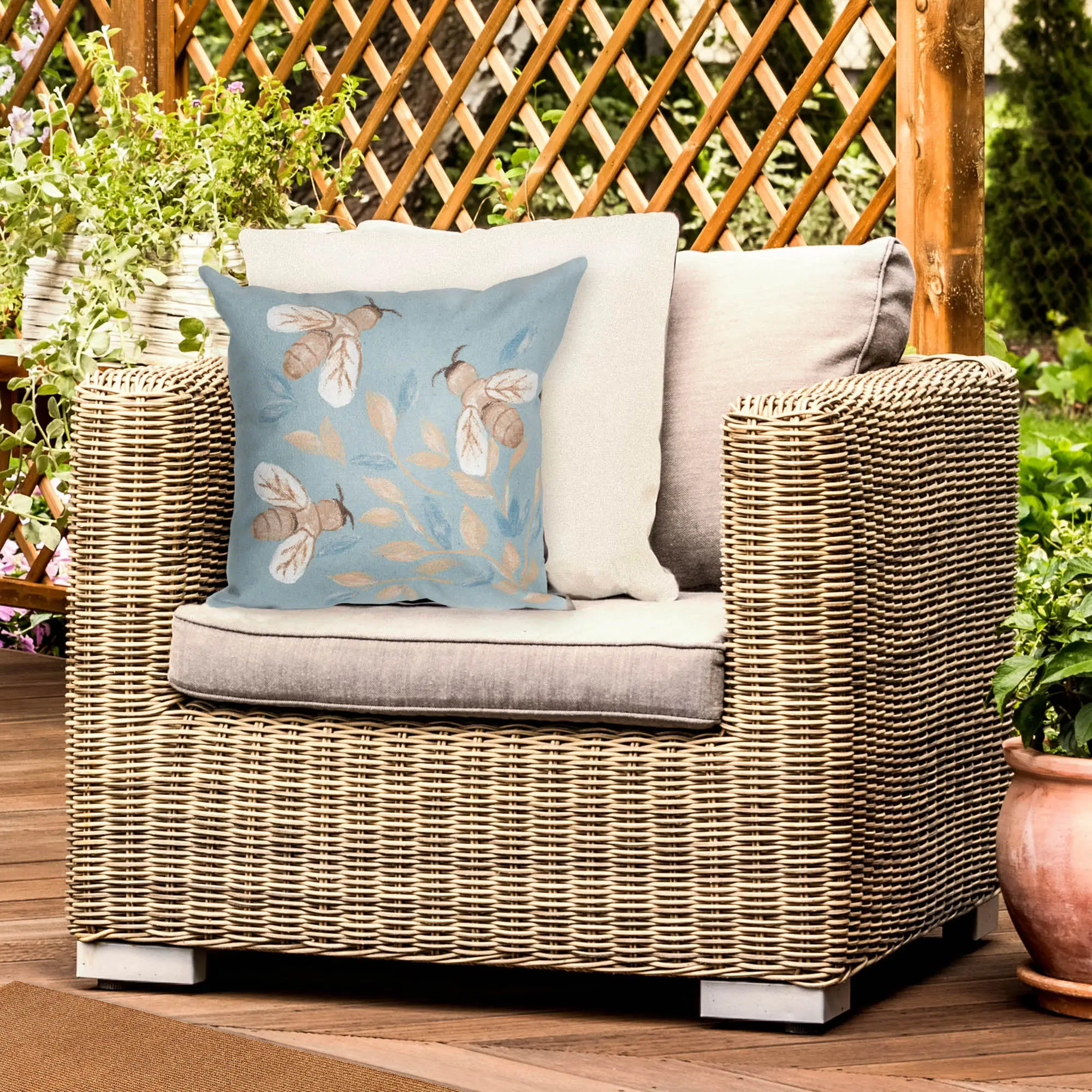 Lush Decor VISIONS III Indoor/Outdoor Handmade Pillow - Contemporary Botanical Nature Accent  (Bees)