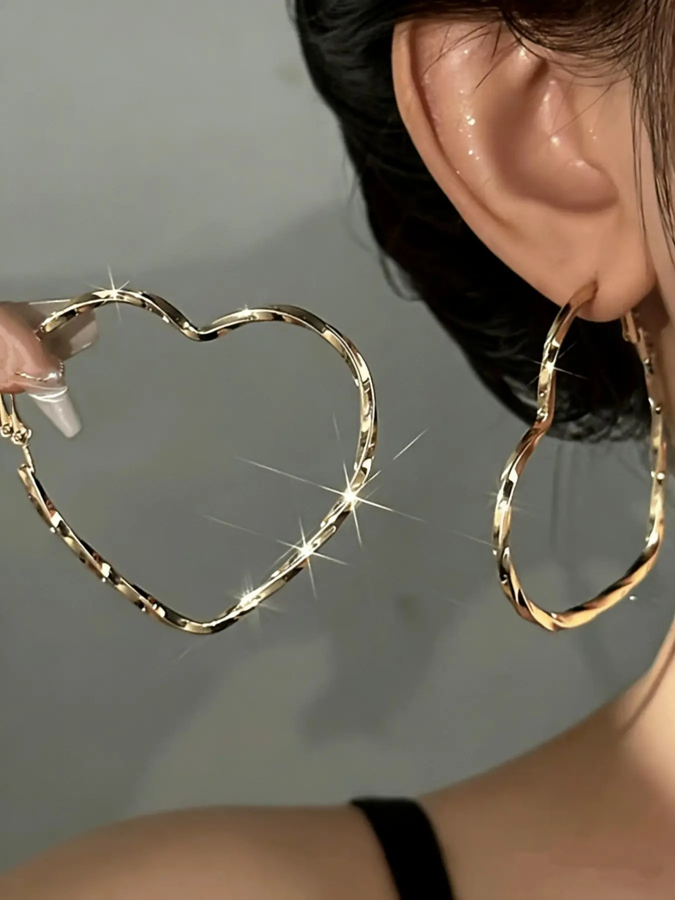 Oversized Heart Hoop Earrings for Women, Trendy Metallic Twisted Earring, Party Jewelry, Daily Wear Metal Chain, All Seasons Accessory, Statement Earring, Earrings Hoops