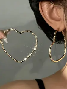 Oversized Heart Hoop Earrings for Women, Trendy Metallic Twisted Earring, Party Jewelry，Daily Wear Metal Chain, All Seasons Accessory,No Waste Cap