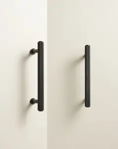 MERCER KNURLED MATTE BLACK BAR PULL
