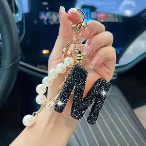 Fashion Pearl Beaded Car Keychain for Bags with Rhinestone Letter Bee Charm, Elegant Bag Accessory, Perfect Holiday Gift