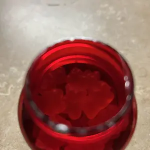 Cliente usando Gomitas de Vinagre de Manzana™